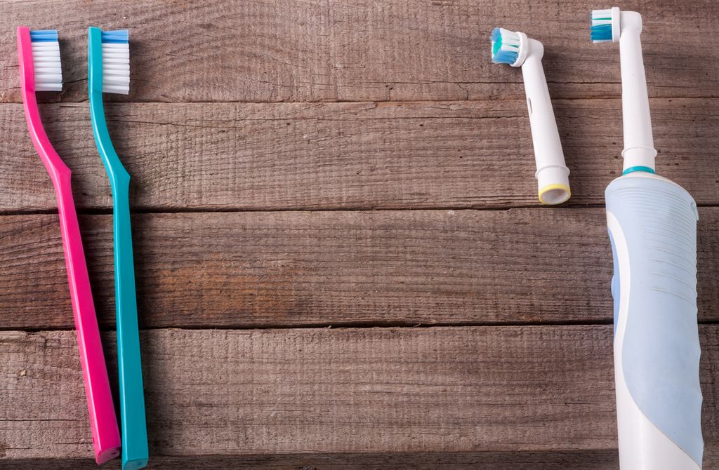 Spazzolino elettrico: ecco come pulirlo alla perfezione