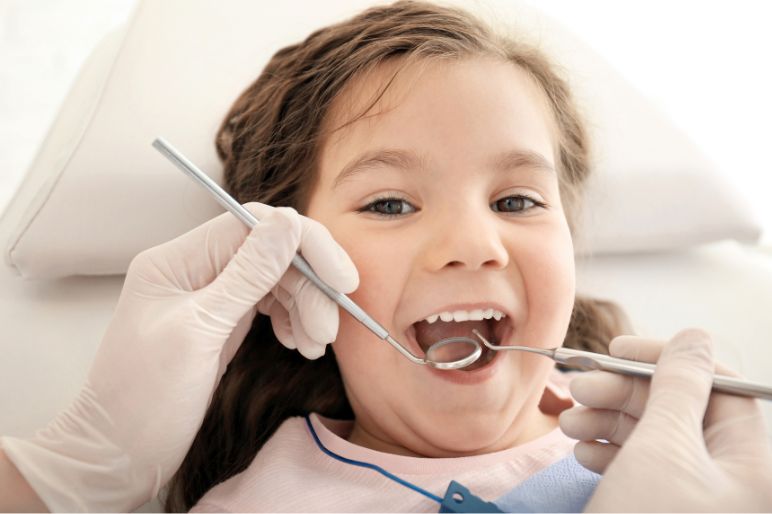 Deglutizione atipica infantile: cause, sintomi e trattamenti