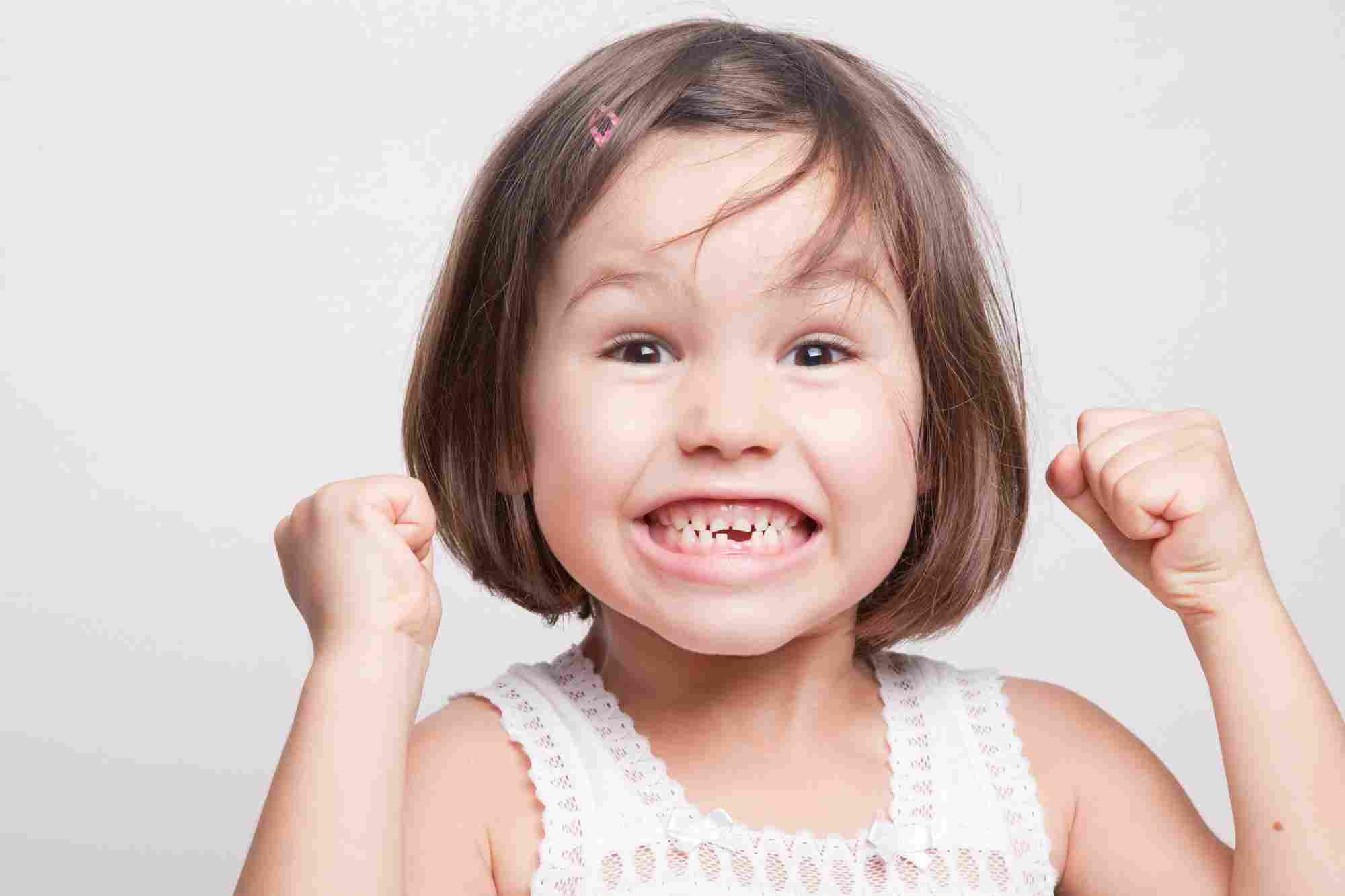 Carie nei bambini: dentisti inglesi accusano frutta e yogurt